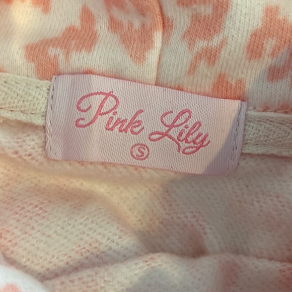 Pink lily pink cheetah hoodie. Never worn. Super soft! Size small - Picture 3 of 3